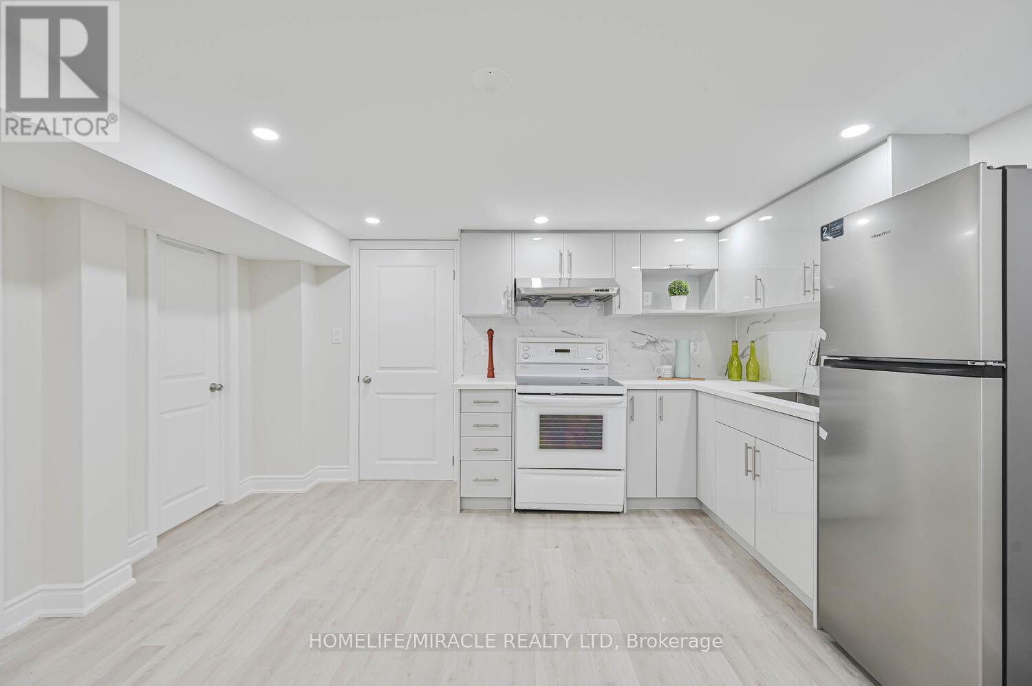 55 Taysham Crescent, Toronto (Thistletown-Beaumonde Heights), Ontario  M9V 1X1 - Photo 35 - W12882274