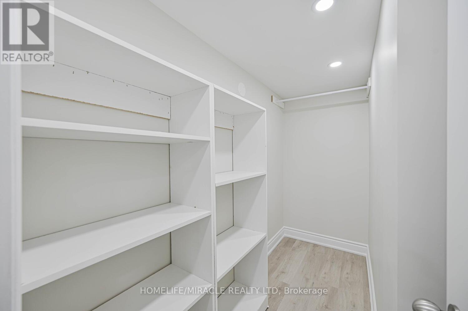 55 Taysham Crescent, Toronto (Thistletown-Beaumonde Heights), Ontario  M9V 1X1 - Photo 39 - W12882274