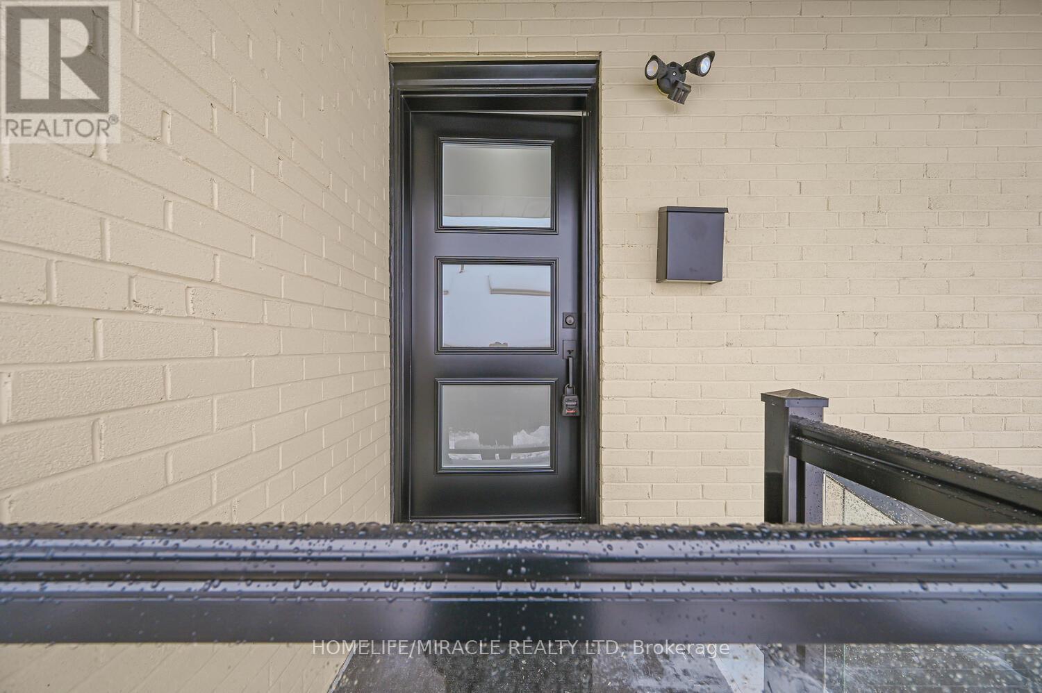 55 Taysham Crescent, Toronto (Thistletown-Beaumonde Heights), Ontario  M9V 1X1 - Photo 5 - W12882274