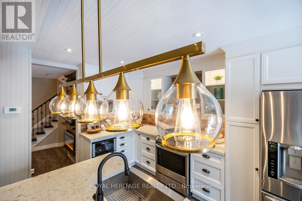 92 Zachary Place, Whitby, Ontario  L1M 1E2 - Photo 7 - E12883616