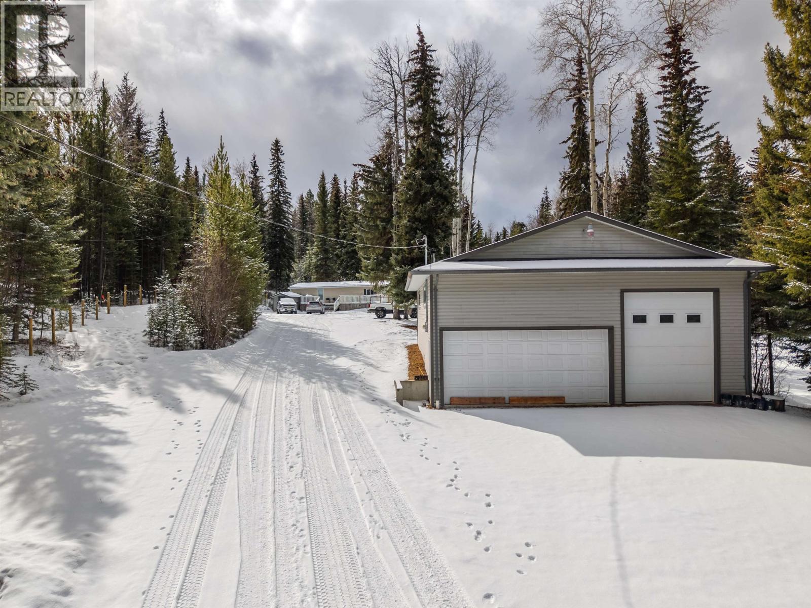 6324 WOLFE ROAD, 100 Mile House, British Columbia