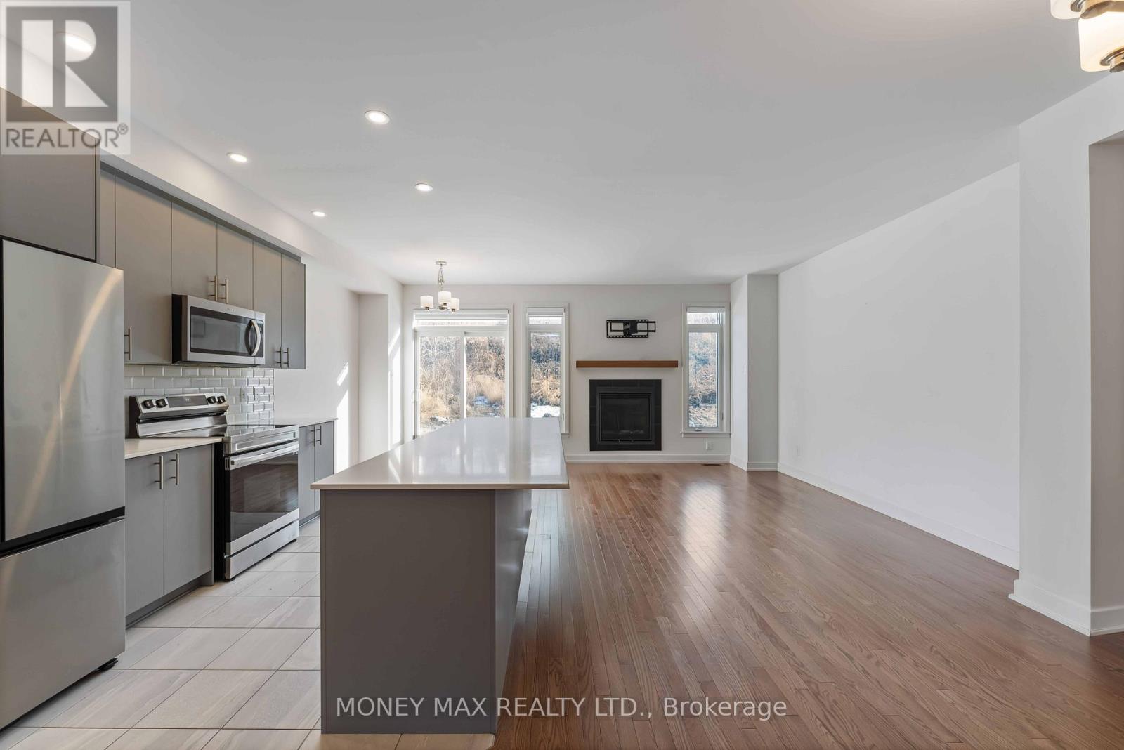 623 Knotridge Street, Ottawa, Ontario  K1W 0C7 - Photo 4 - X12883660