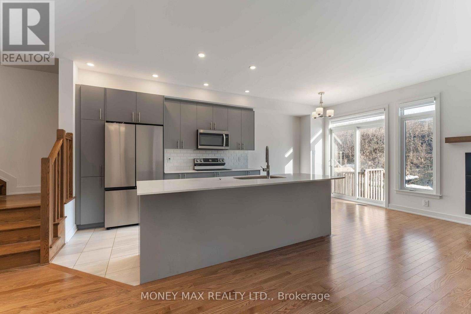 623 Knotridge Street, Ottawa, Ontario  K1W 0C7 - Photo 6 - X12883660