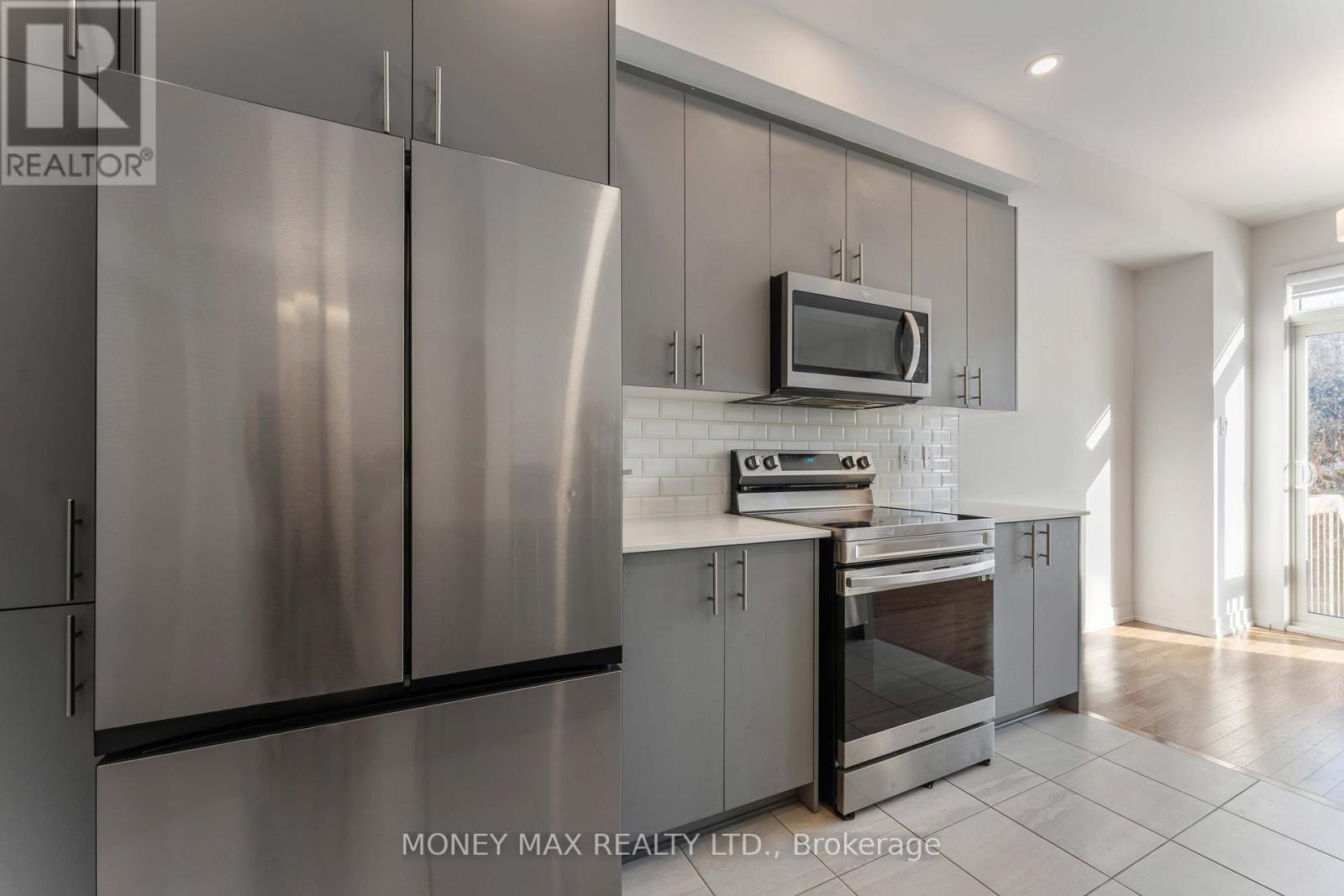 623 Knotridge Street, Ottawa, Ontario  K1W 0C7 - Photo 7 - X12883660