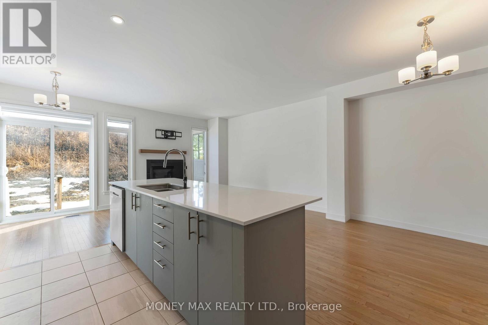 623 Knotridge Street, Ottawa, Ontario  K1W 0C7 - Photo 8 - X12883660