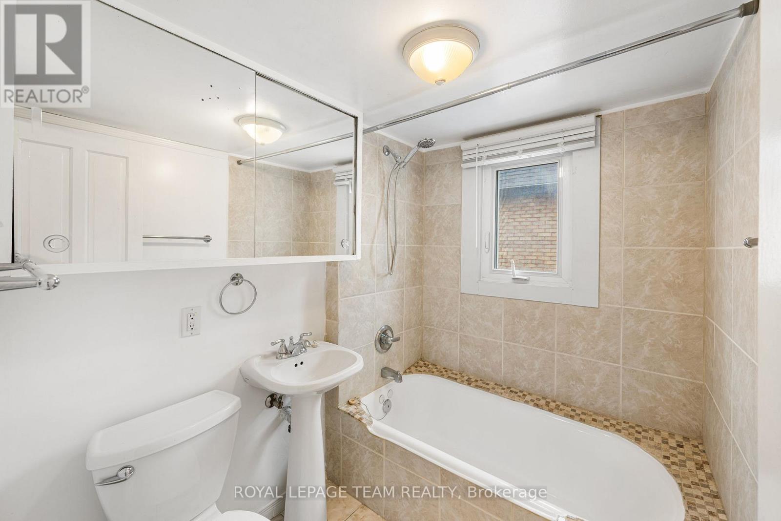 163 Genest Street, Ottawa, Ontario  K1L 7Y8 - Photo 11 - X12883676