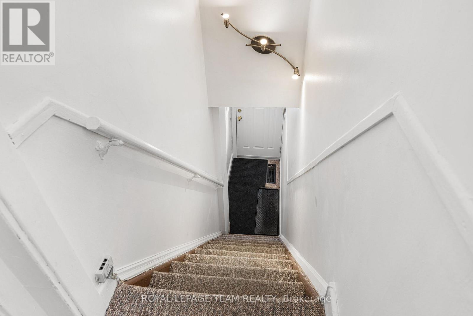 163 Genest Street, Ottawa, Ontario  K1L 7Y8 - Photo 3 - X12883676