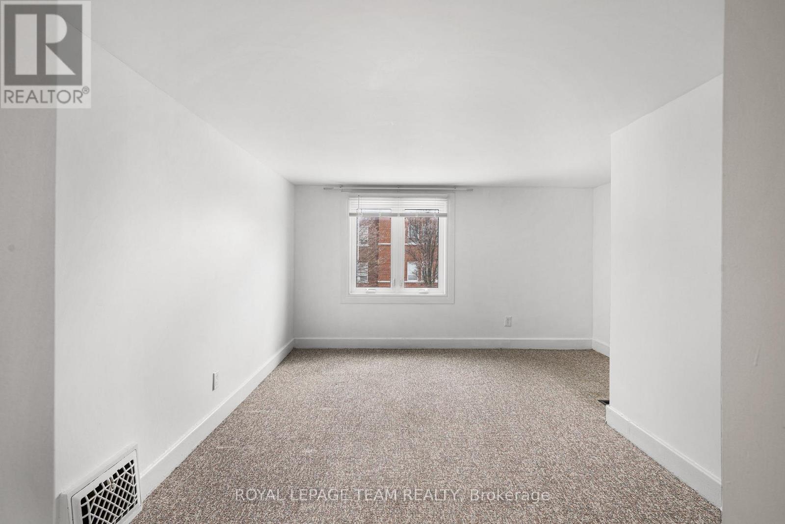 163 Genest Street, Ottawa, Ontario  K1L 7Y8 - Photo 5 - X12883676