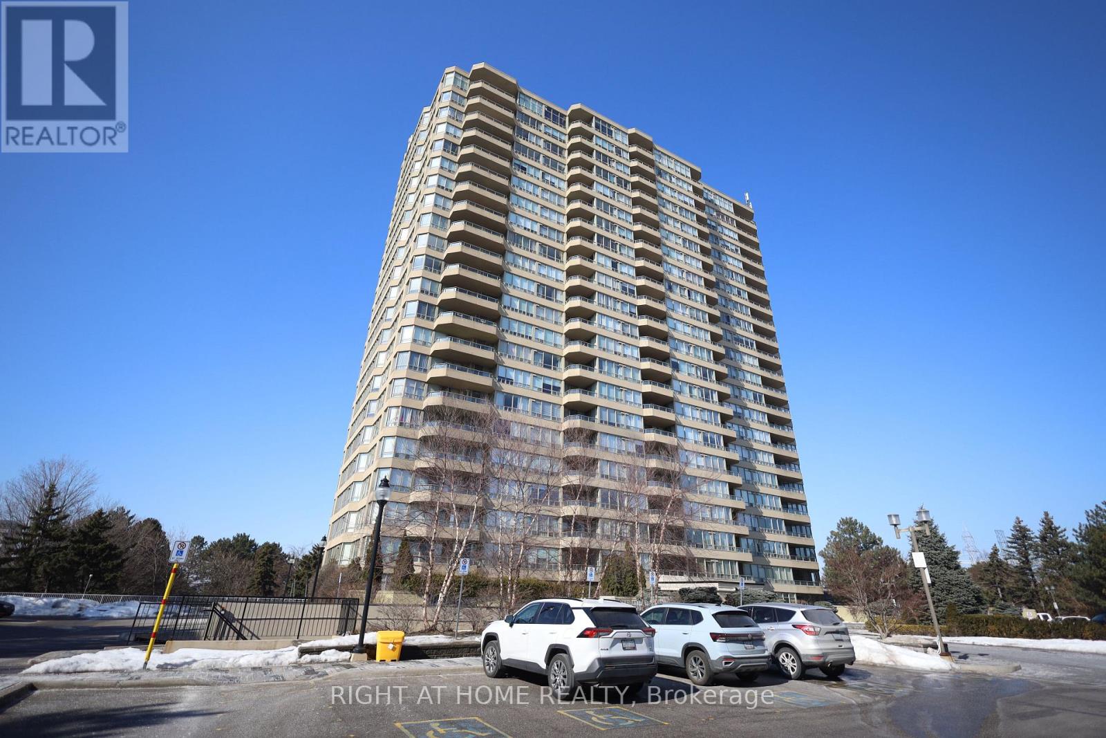 1605 - 10 TORRESDALE AVENUE W, Toronto, Ontario
