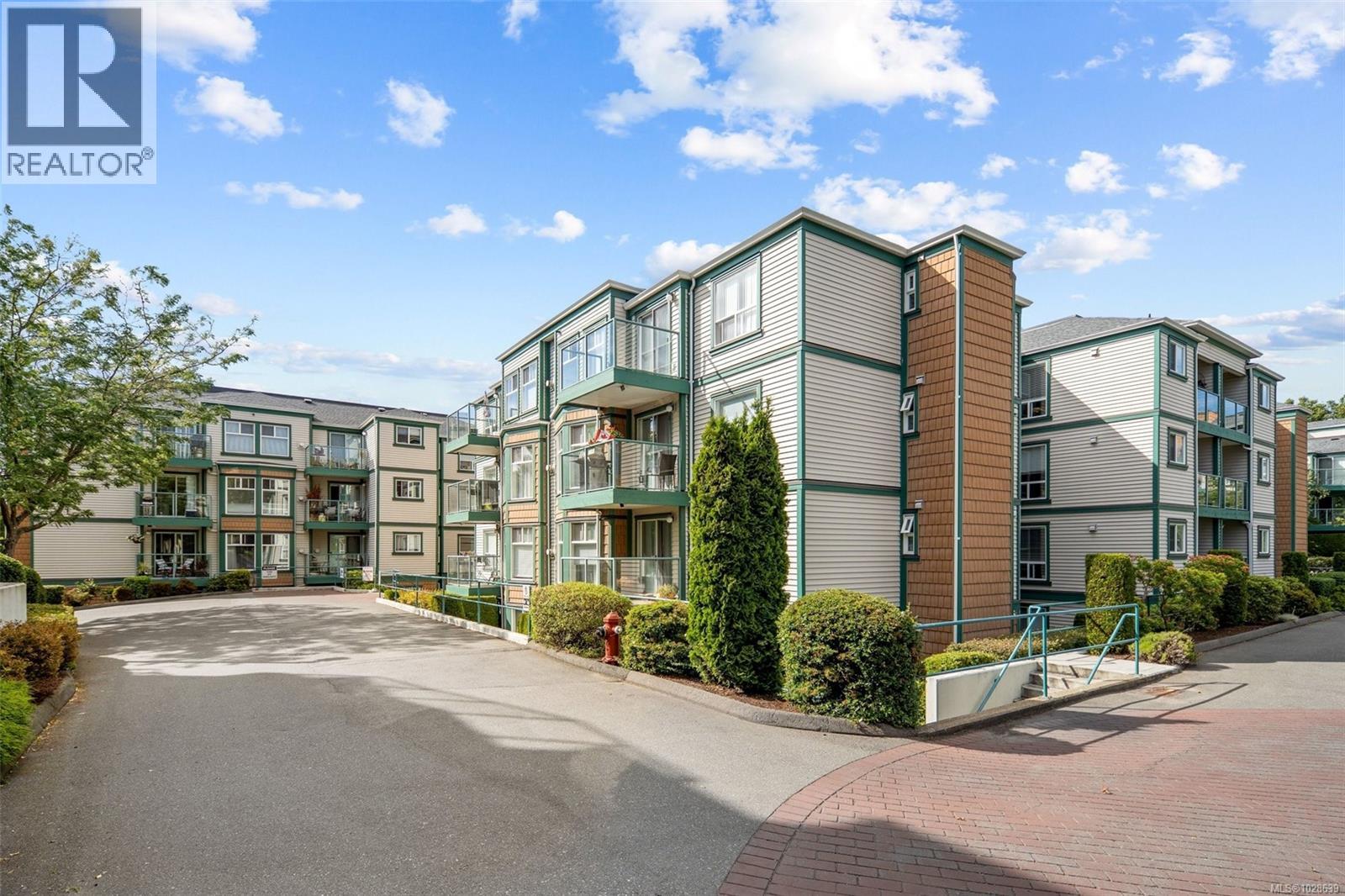 412 894 Vernon Ave, Saanich, British Columbia