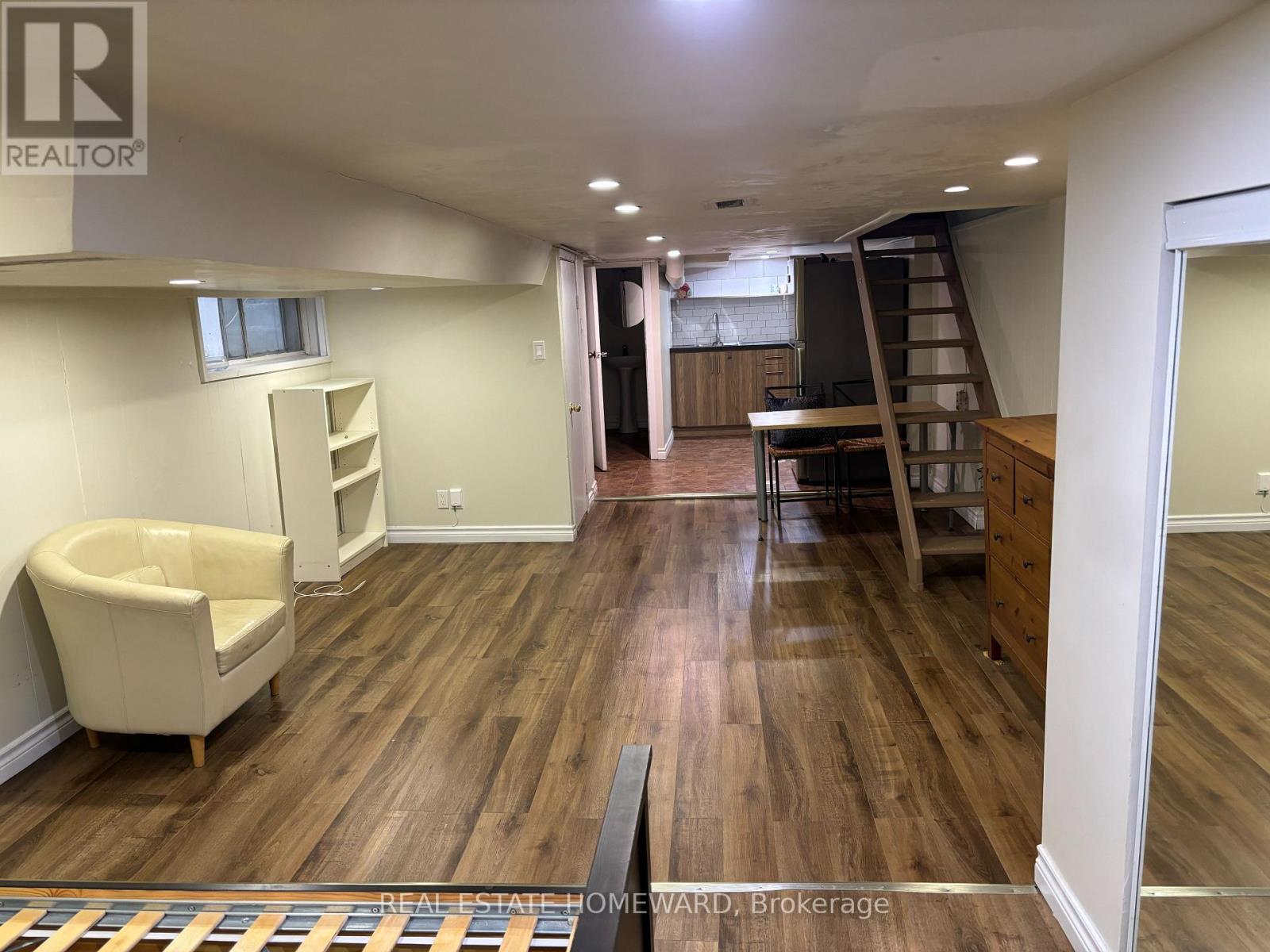 37 MOBERLY AVENUE, Toronto, Ontario