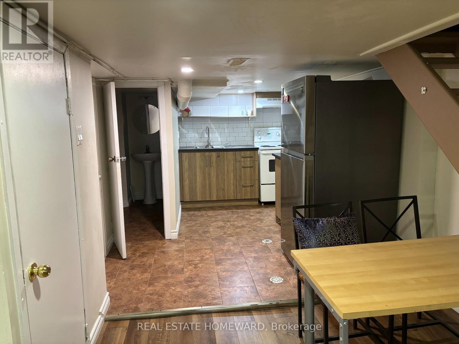 37 Moberly Avenue, Toronto, Ontario M4C 4A9 - Photo 6 - E12883604