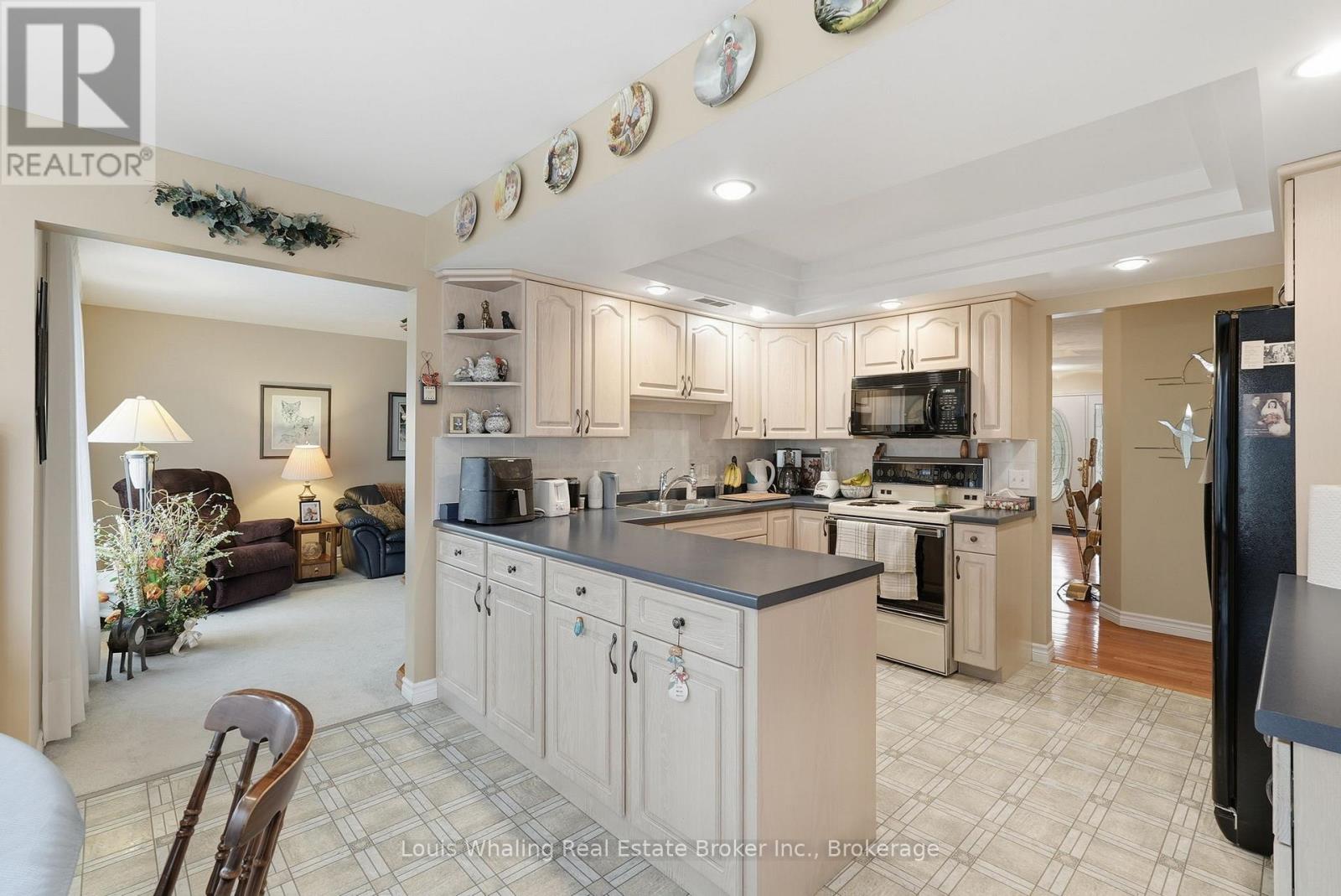 711 21st A Avenue, Hanover, Ontario  N4N 3M2 - Photo 8 - X12883654