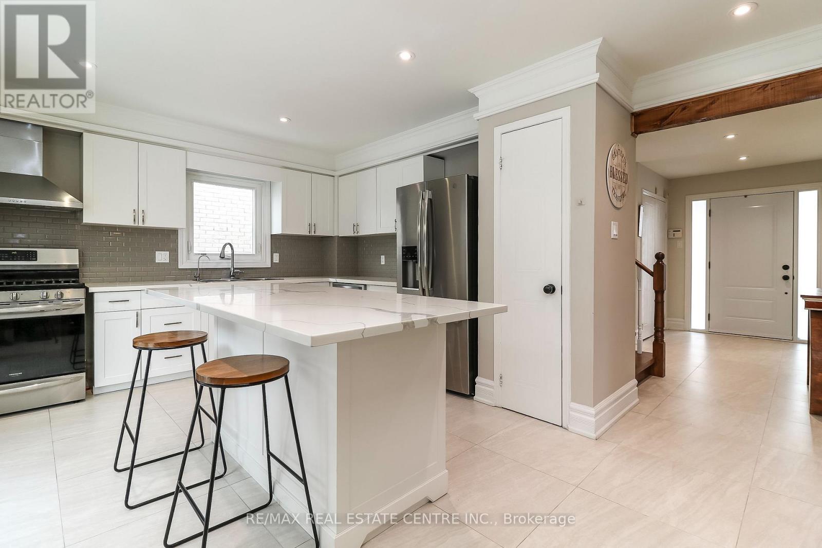 39 Cardinal Street, Barrie, Ontario  L4M 6C9 - Photo 17 - S12883664