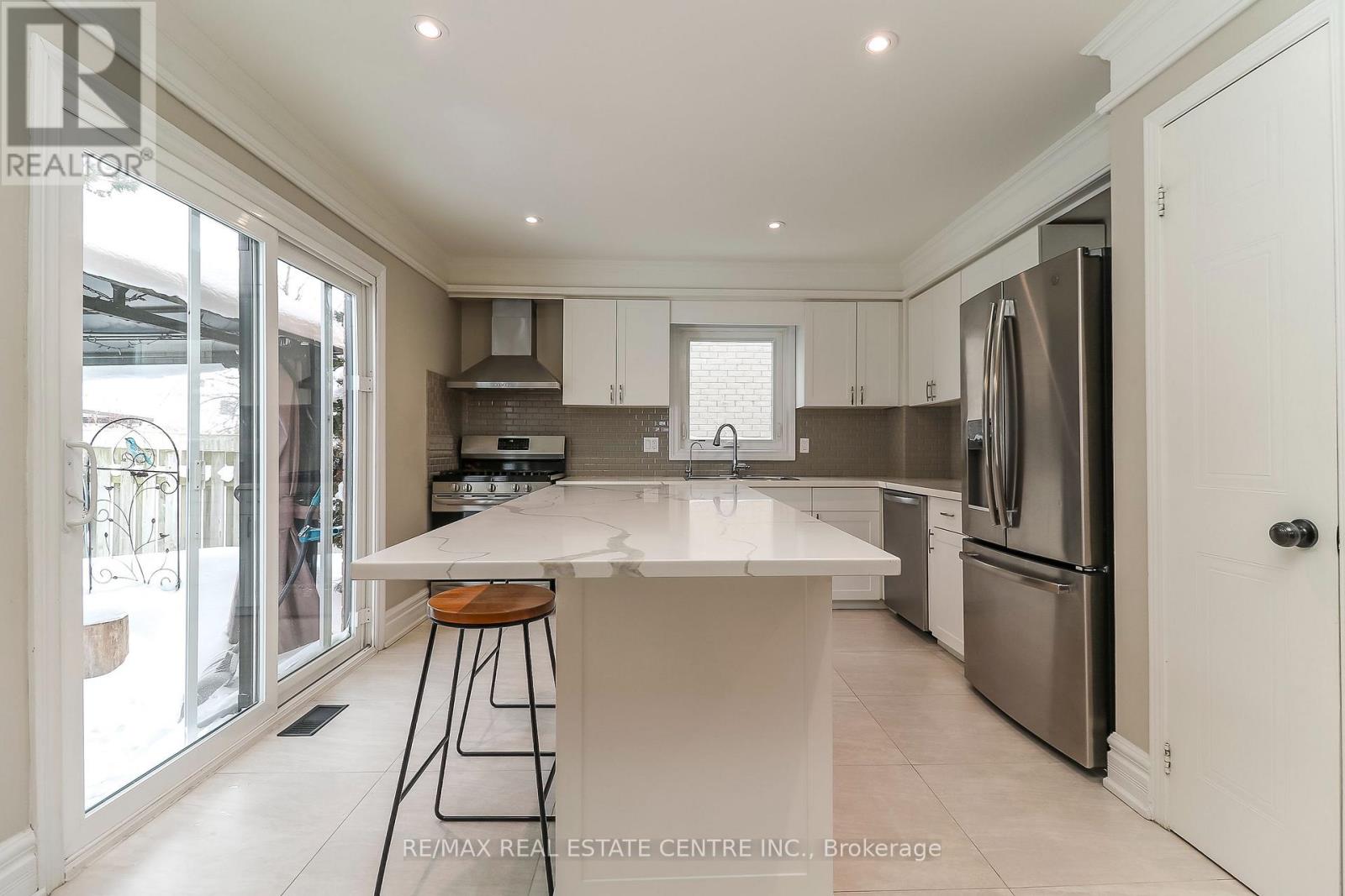 39 Cardinal Street, Barrie, Ontario  L4M 6C9 - Photo 18 - S12883664