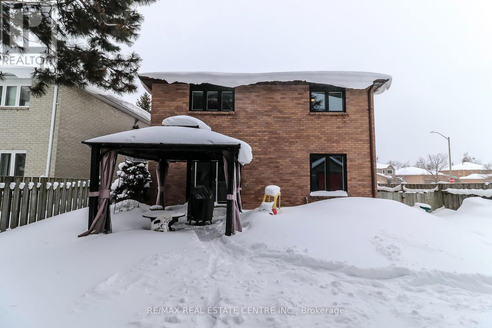 39 Cardinal Street, Barrie, Ontario  L4M 6C9 - Photo 3 - S12883664