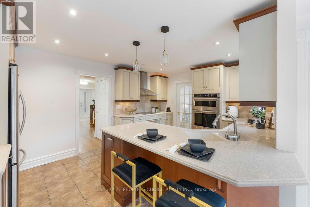 2250 Kenbarb Road, Mississauga, Ontario  L5B 2E8 - Photo 13 - W12883608