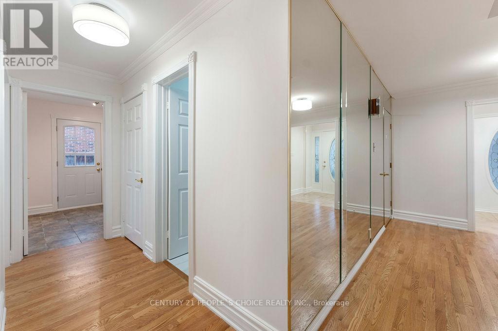 2250 Kenbarb Road, Mississauga, Ontario  L5B 2E8 - Photo 17 - W12883608