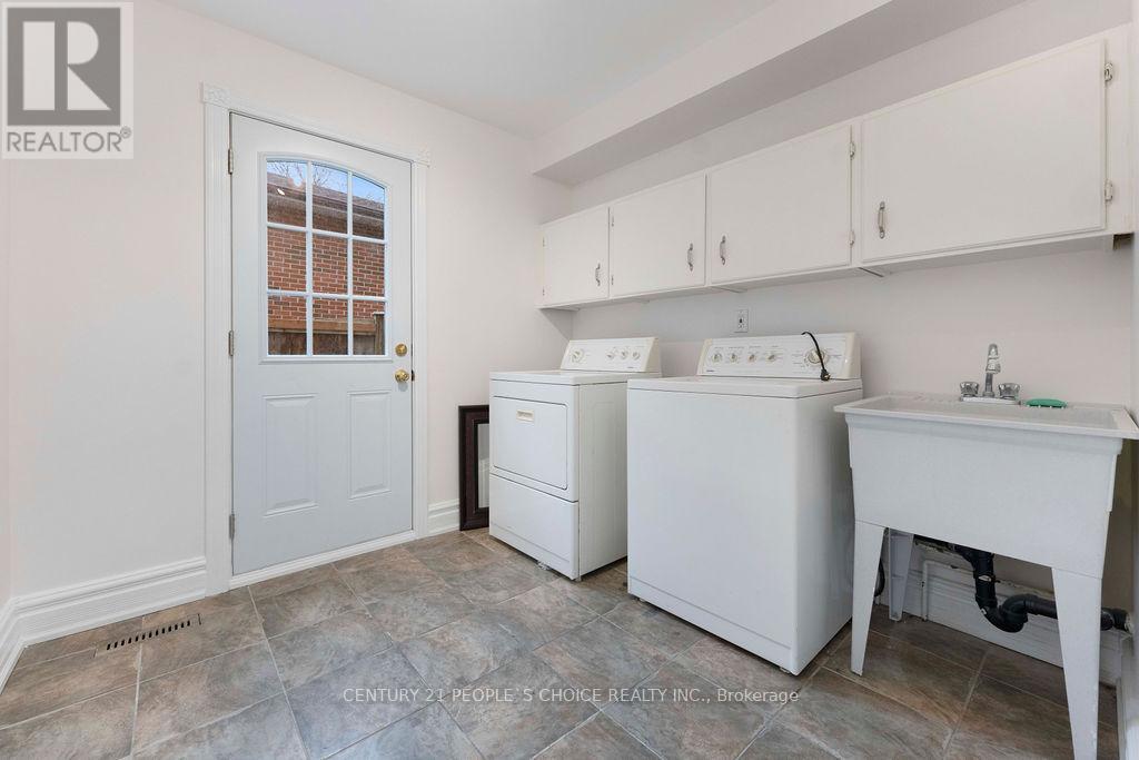 2250 Kenbarb Road, Mississauga, Ontario  L5B 2E8 - Photo 19 - W12883608