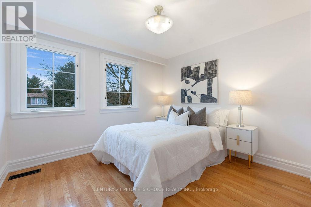 2250 Kenbarb Road, Mississauga, Ontario  L5B 2E8 - Photo 21 - W12883608