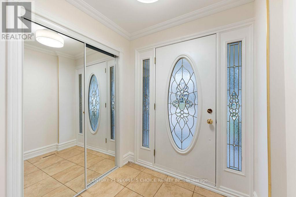 2250 Kenbarb Road, Mississauga, Ontario  L5B 2E8 - Photo 4 - W12883608