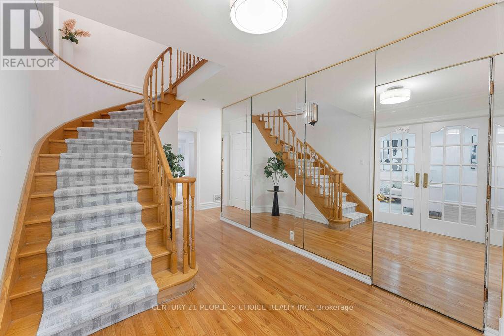 2250 Kenbarb Road, Mississauga, Ontario  L5B 2E8 - Photo 5 - W12883608