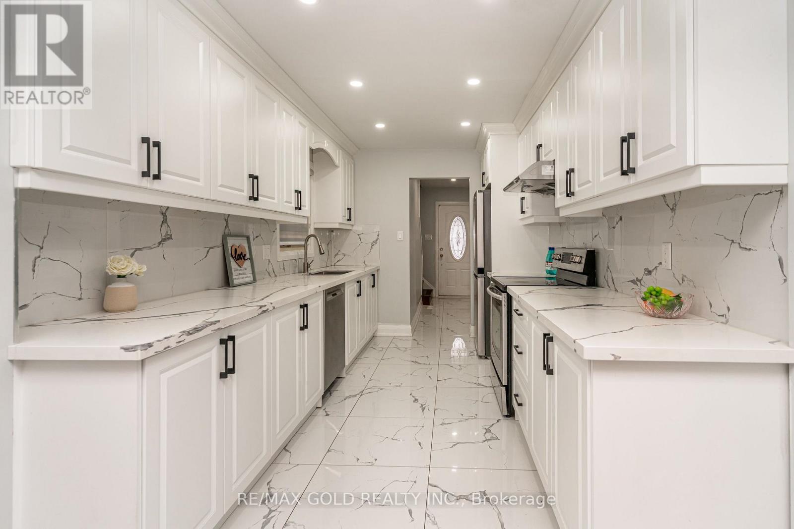 13 Martindale Crescent, Brampton, Ontario  L6X 2V7 - Photo 16 - W12883668