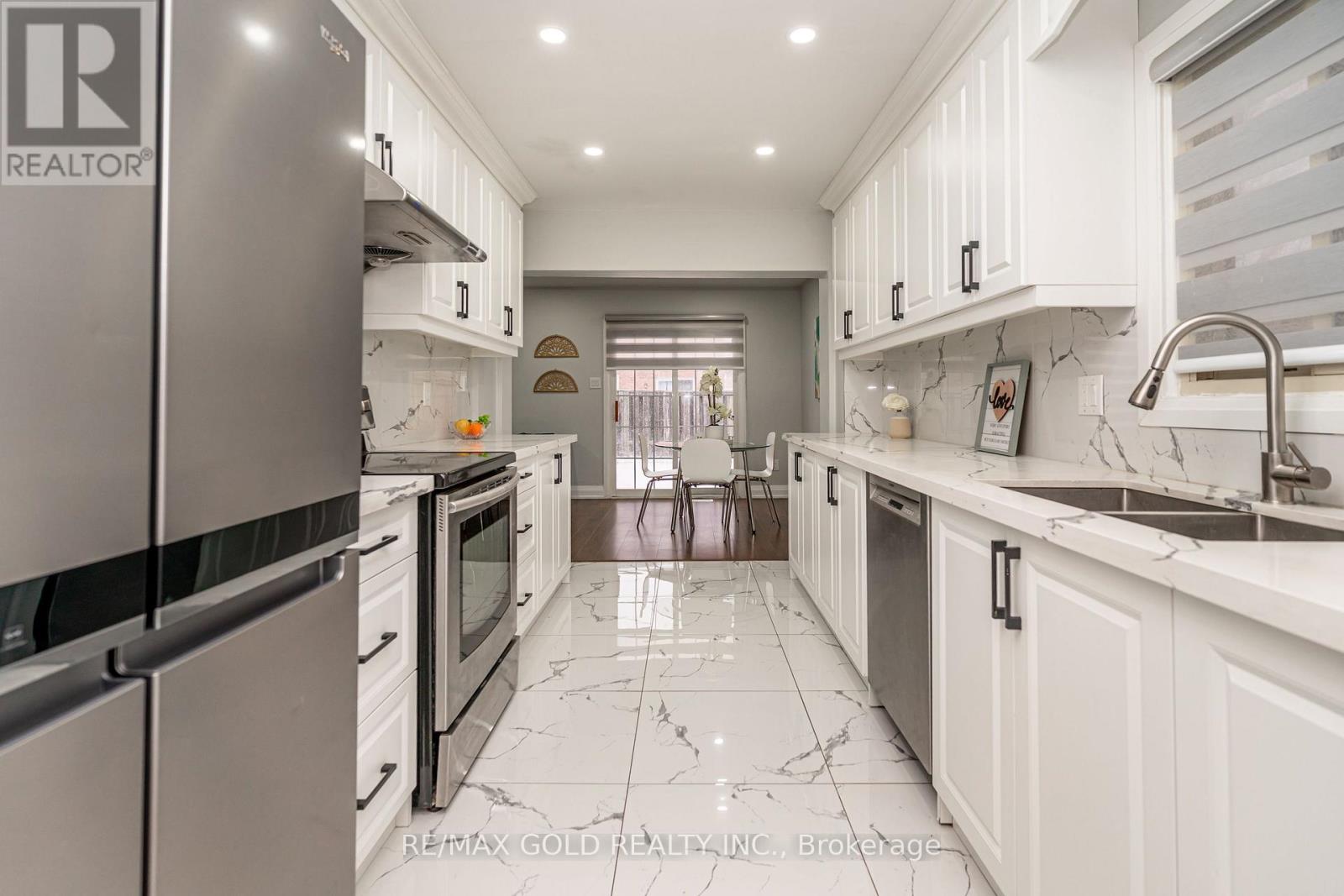 13 Martindale Crescent, Brampton, Ontario  L6X 2V7 - Photo 19 - W12883668