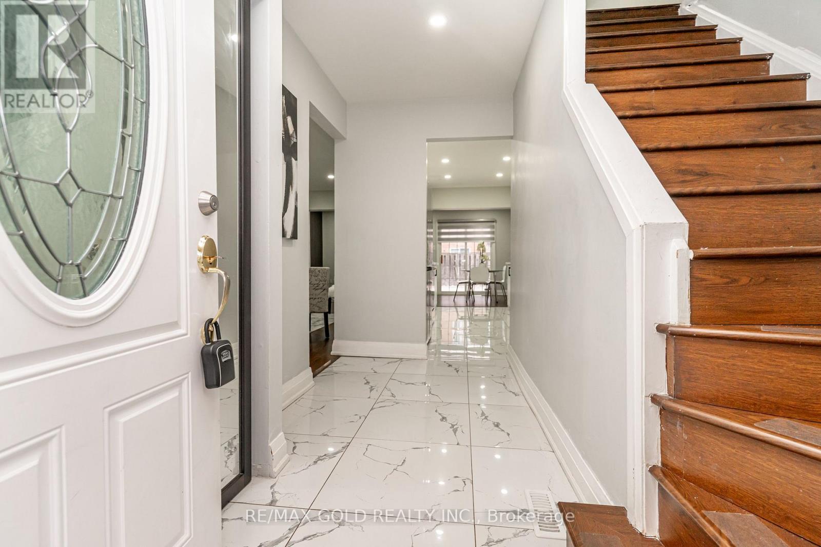 13 Martindale Crescent, Brampton, Ontario  L6X 2V7 - Photo 5 - W12883668