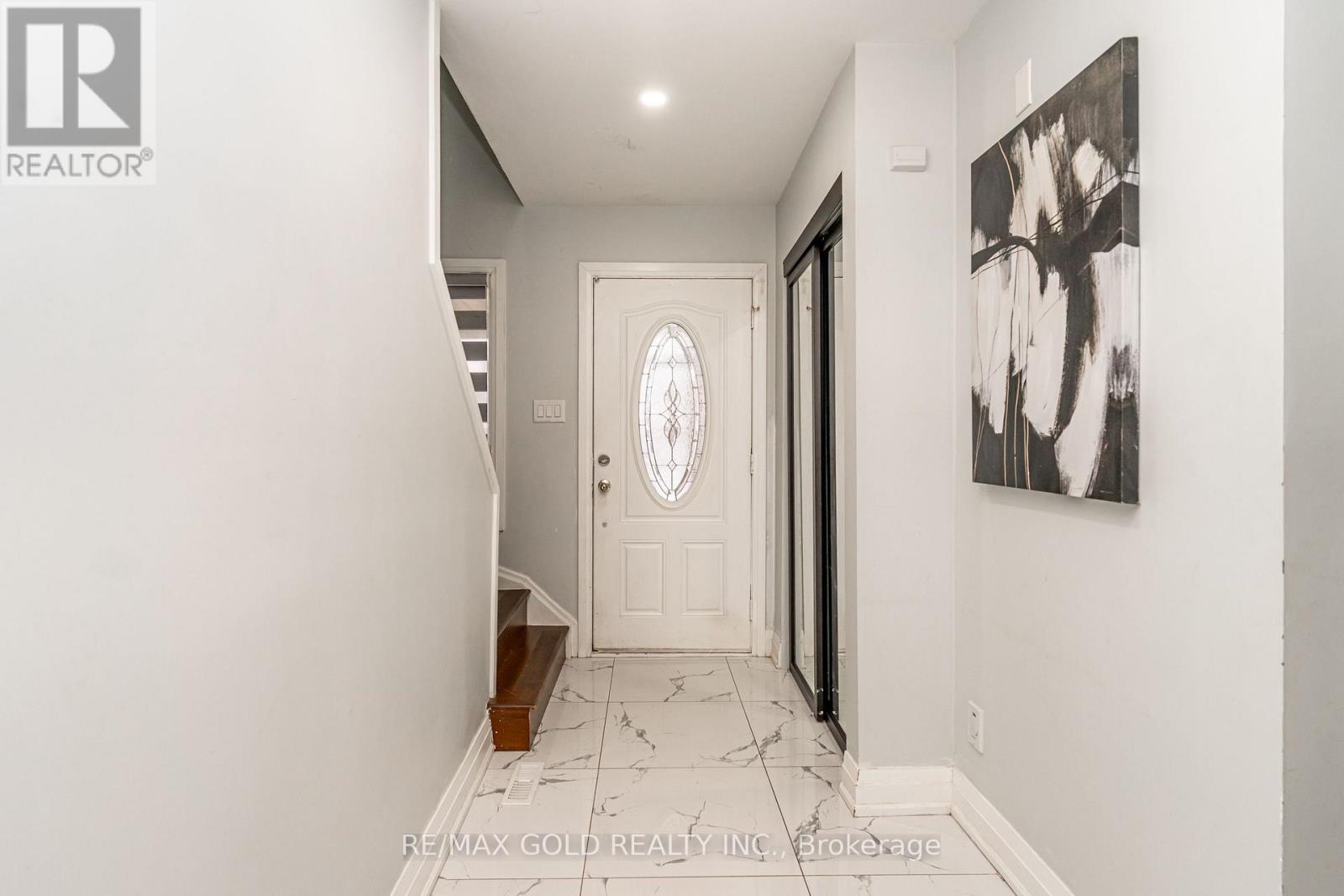 13 Martindale Crescent, Brampton, Ontario  L6X 2V7 - Photo 6 - W12883668