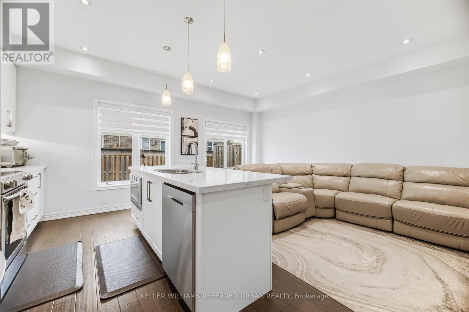 8 - 21 Madonna Drive, Hamilton, Ontario  L9B 0H1 - Photo 12 - X12883646