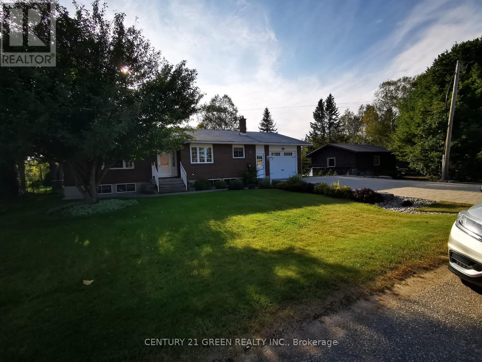 9 Fitz Avenue, South River, Ontario  P0A 1X0 - Photo 2 - X12883662