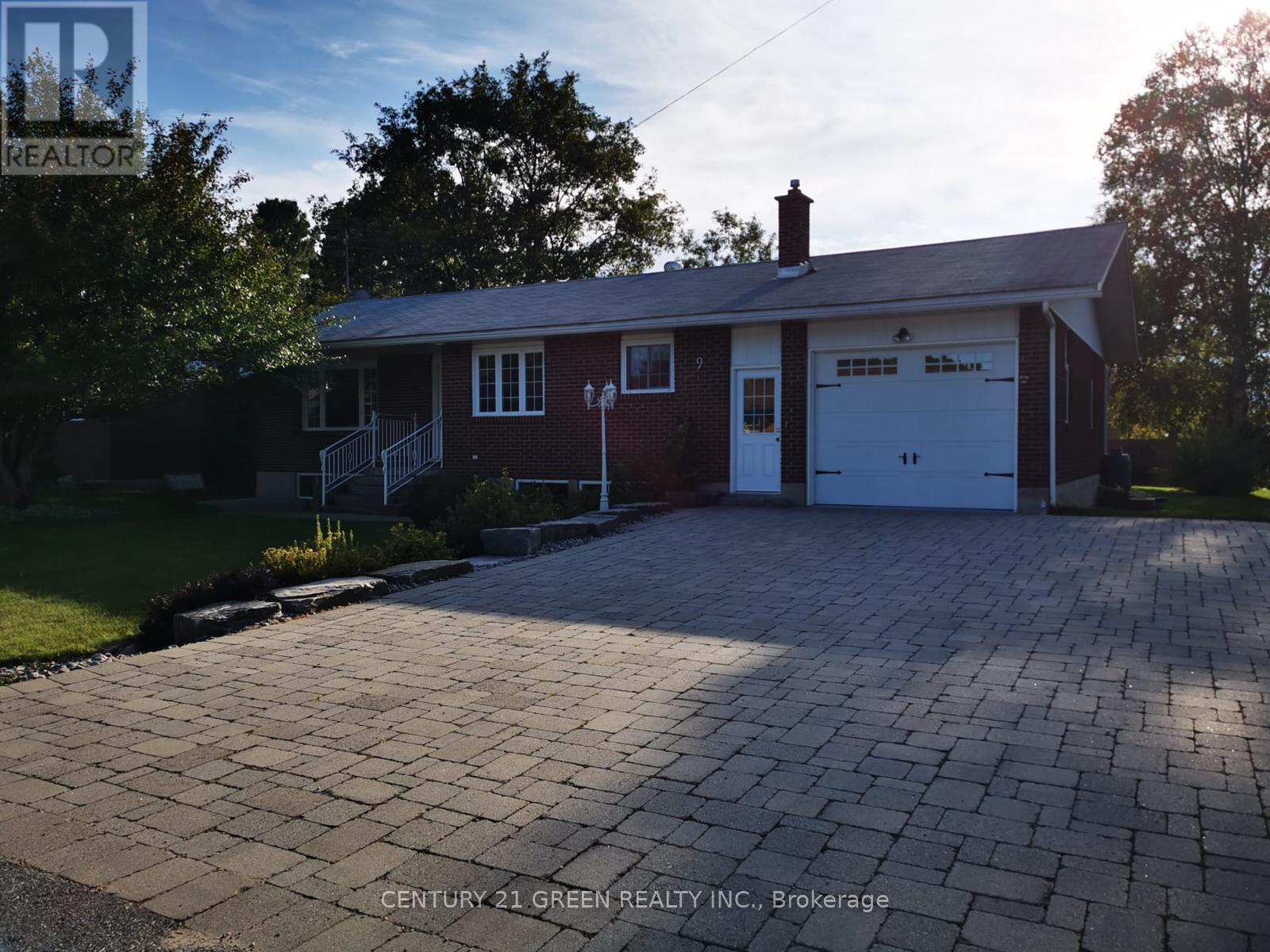 9 Fitz Avenue, South River, Ontario  P0A 1X0 - Photo 3 - X12883662