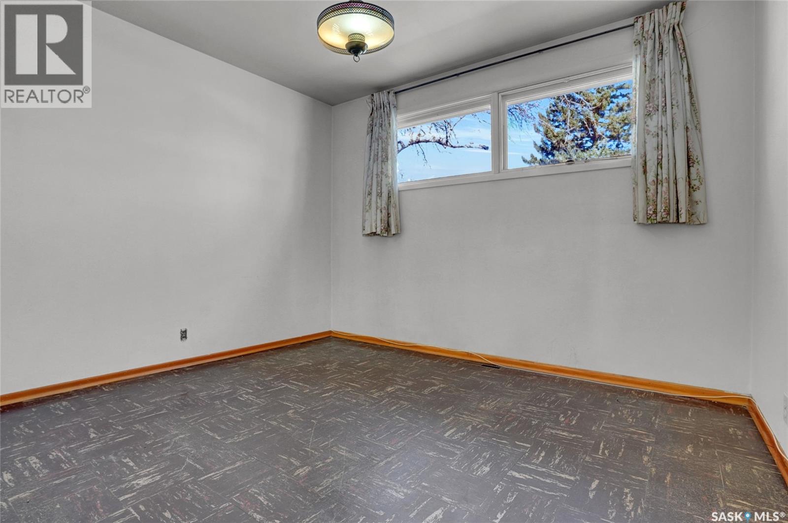 1047 Carleton Street, Moose Jaw, Saskatchewan  S6H 3A3 - Photo 20 - SK030457