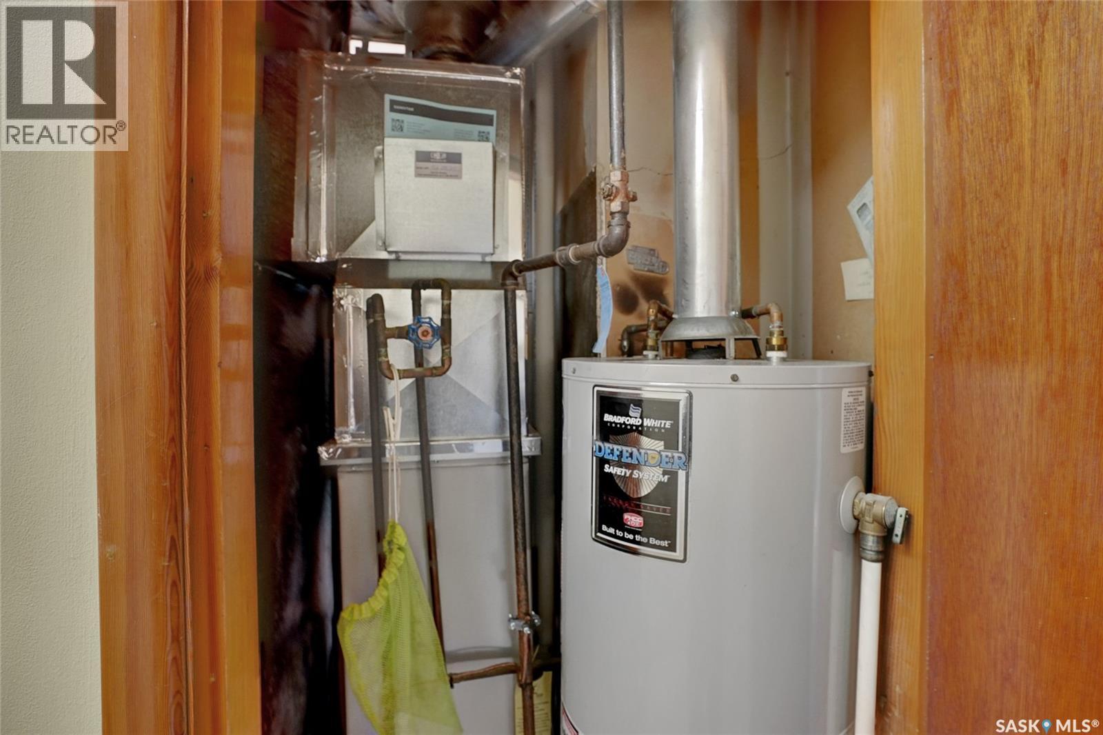 1047 Carleton Street, Moose Jaw, Saskatchewan  S6H 3A3 - Photo 35 - SK030457