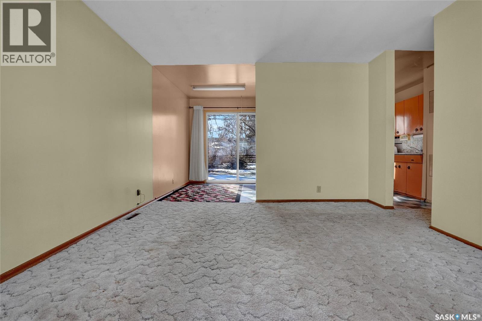 1047 Carleton Street, Moose Jaw, Saskatchewan  S6H 3A3 - Photo 9 - SK030457