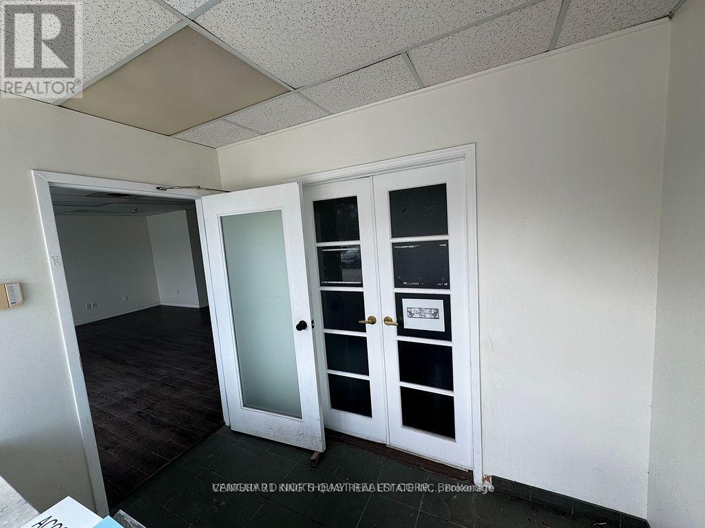 11 - 15 West Pearce Street, Richmond Hill, Ontario  L4B 1E3 - Photo 2 - N12882550