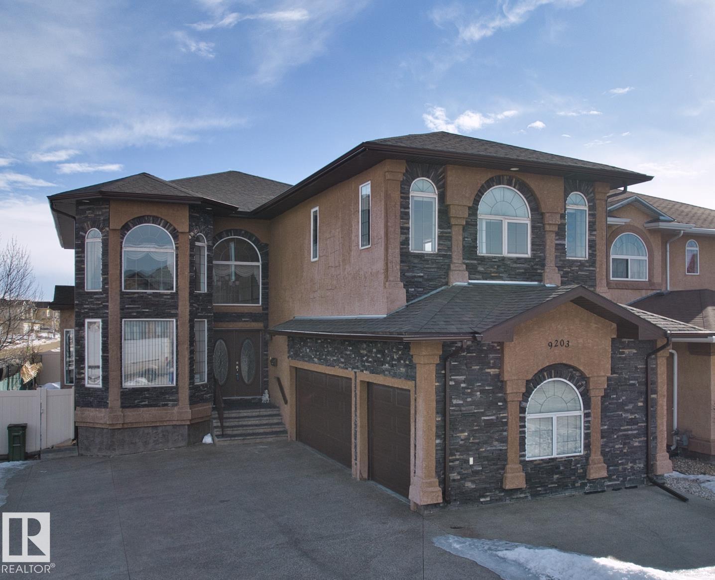 9203 160 AV NW, edmonton, Alberta