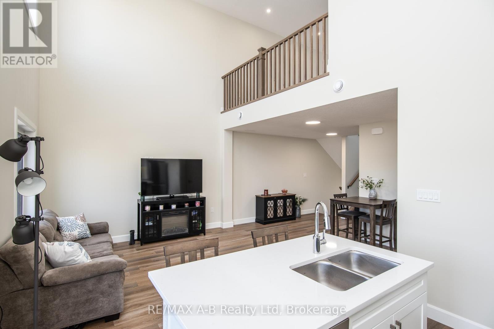 Unit #5 - 3202 Line 37 Vivian Lane, Stratford, Ontario  N5A 0K6 - Photo 3 - X12863698