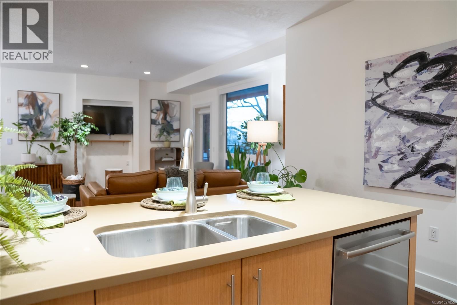 208 4529 West Saanich Rd, Saanich, British Columbia  V8Z 3G3 - Photo 14 - 1027055