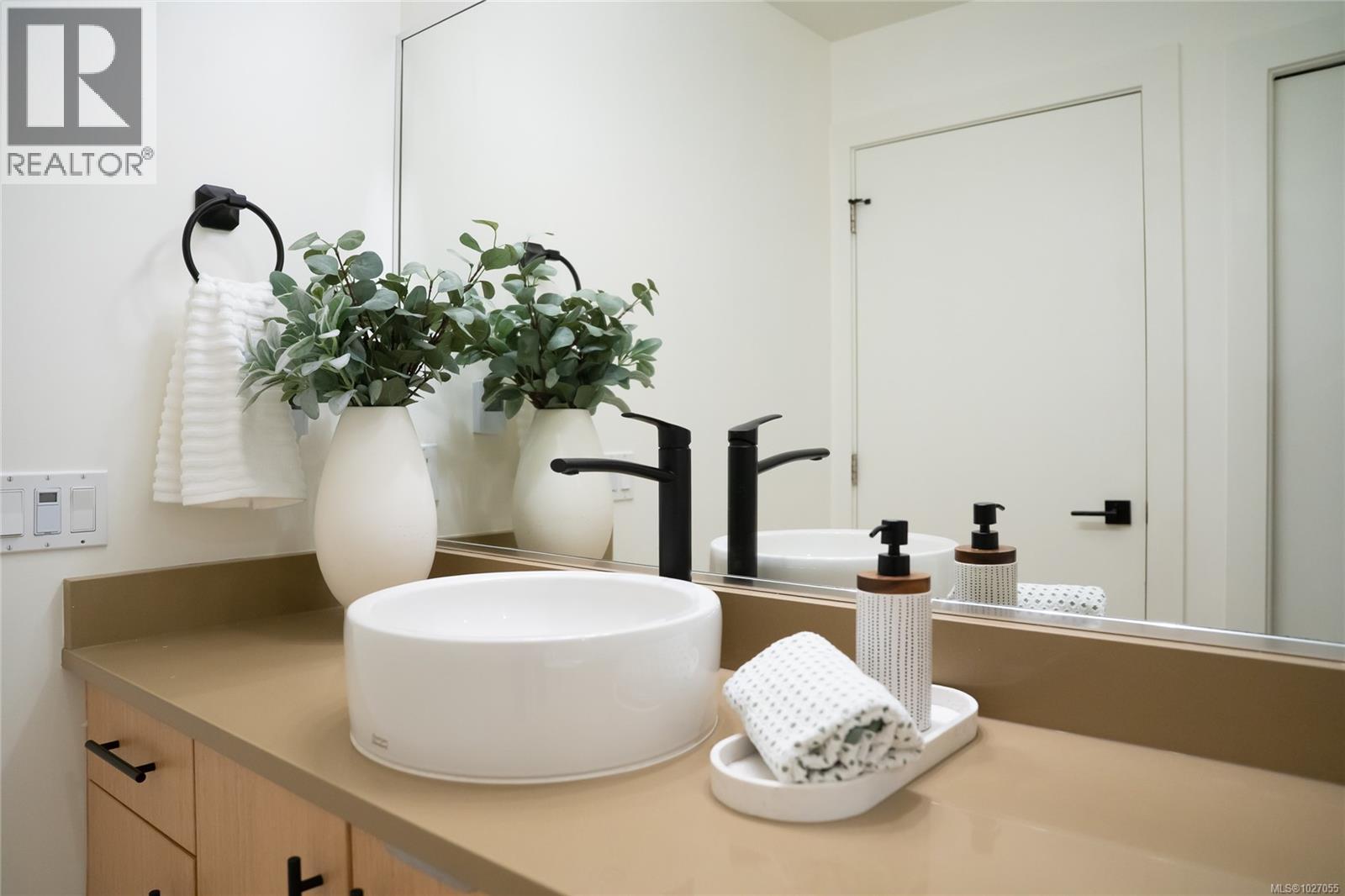 208 4529 West Saanich Rd, Saanich, British Columbia  V8Z 3G3 - Photo 18 - 1027055