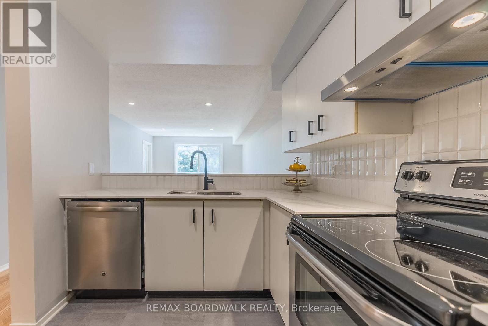 206 - 318 Lorry Greenberg Drive, Ottawa, Ontario  K1T 2R5 - Photo 8 - X12883692