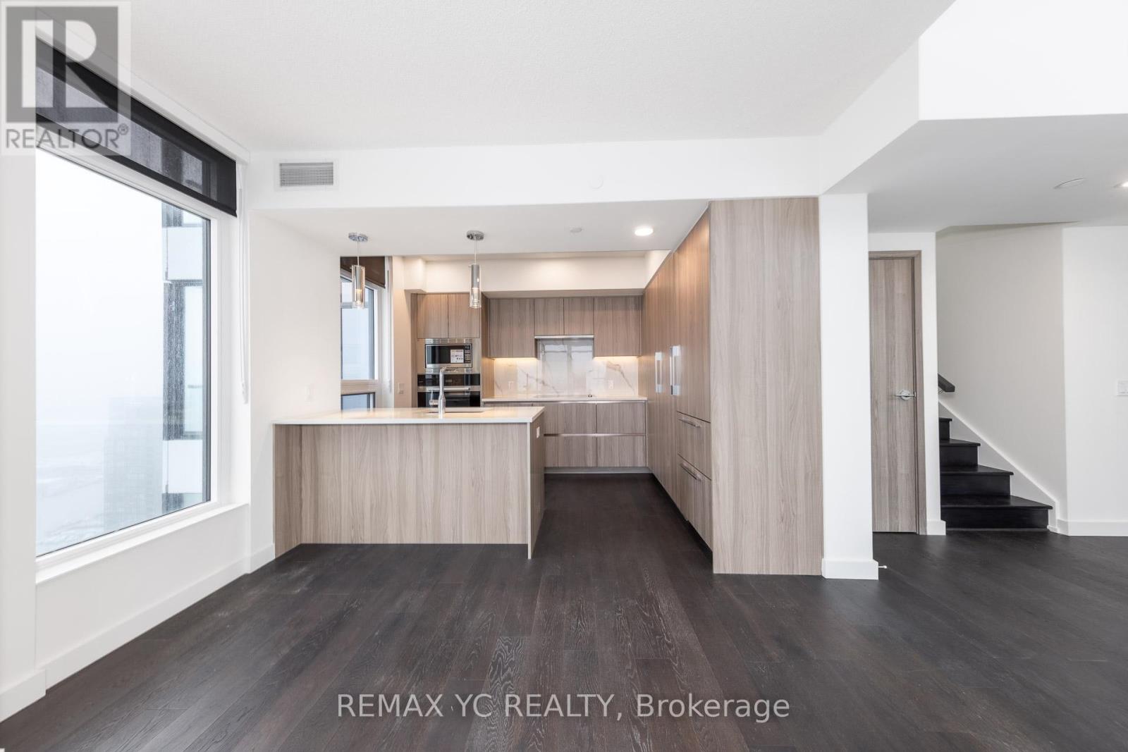 5705 - 1 Concord City Place Way, Toronto, Ontario  M5V 0X3 - Photo 2 - C12883702