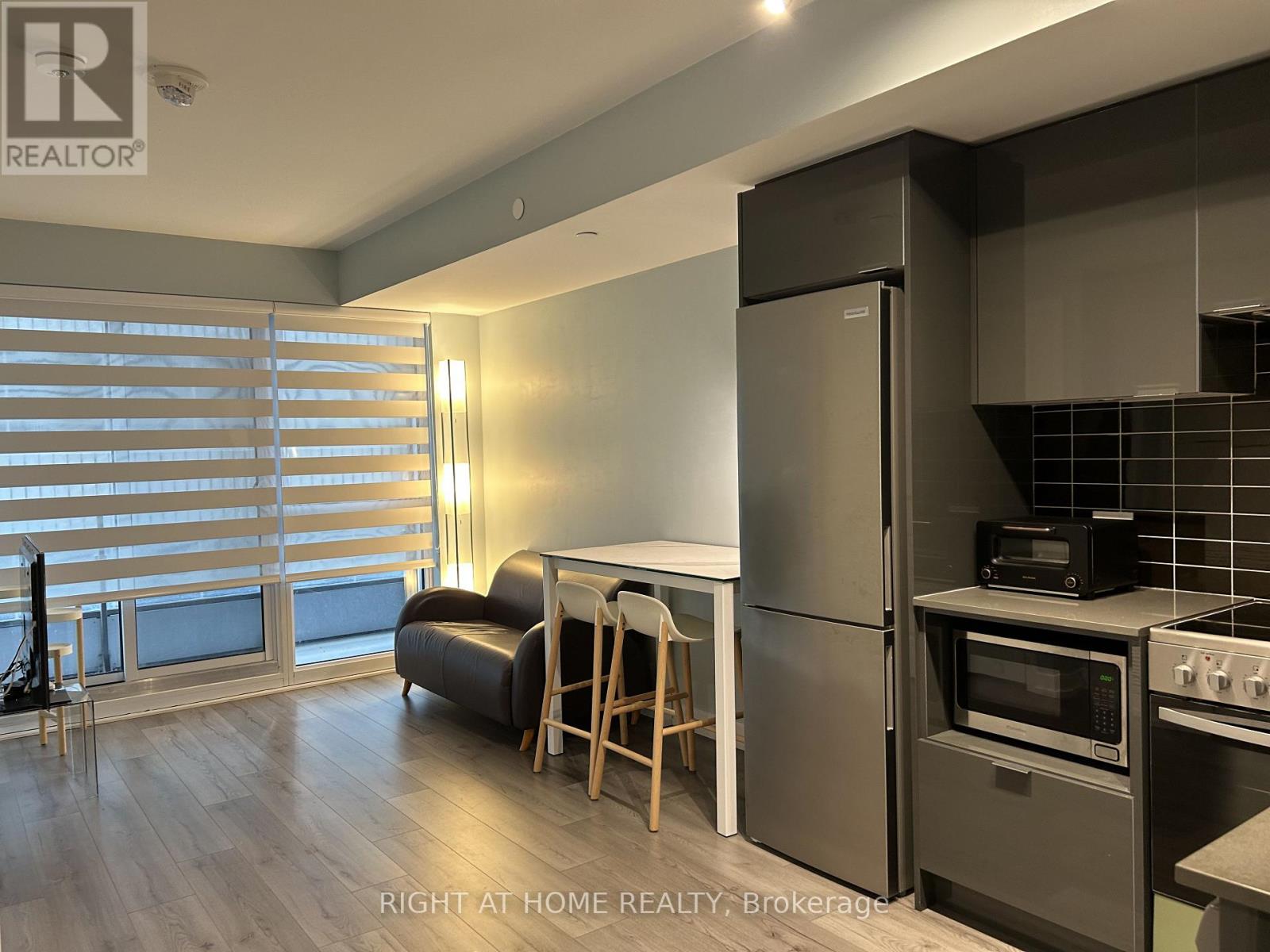 1303 - 395 Bloor Street E, Toronto, Ontario  M4W 0B4 - Photo 3 - C12883706