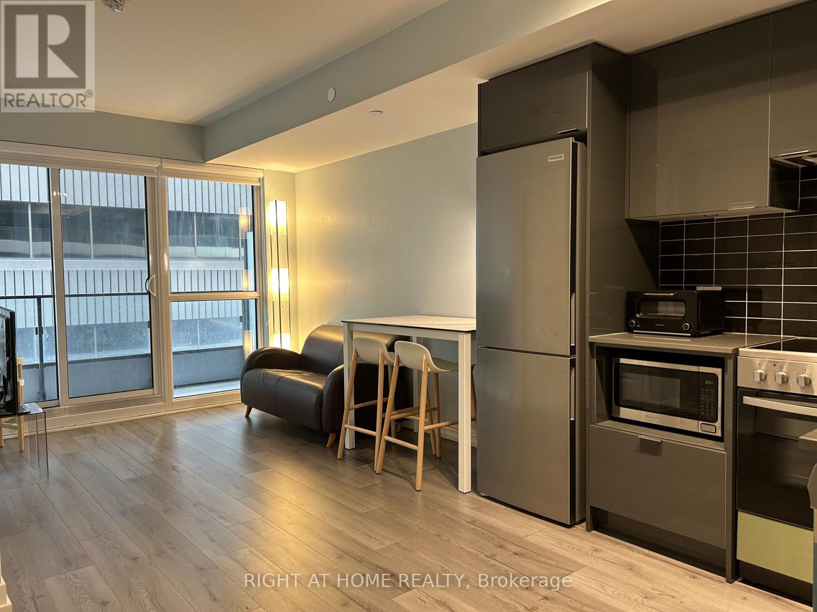 1303 - 395 Bloor Street E, Toronto, Ontario  M4W 0B4 - Photo 4 - C12883706