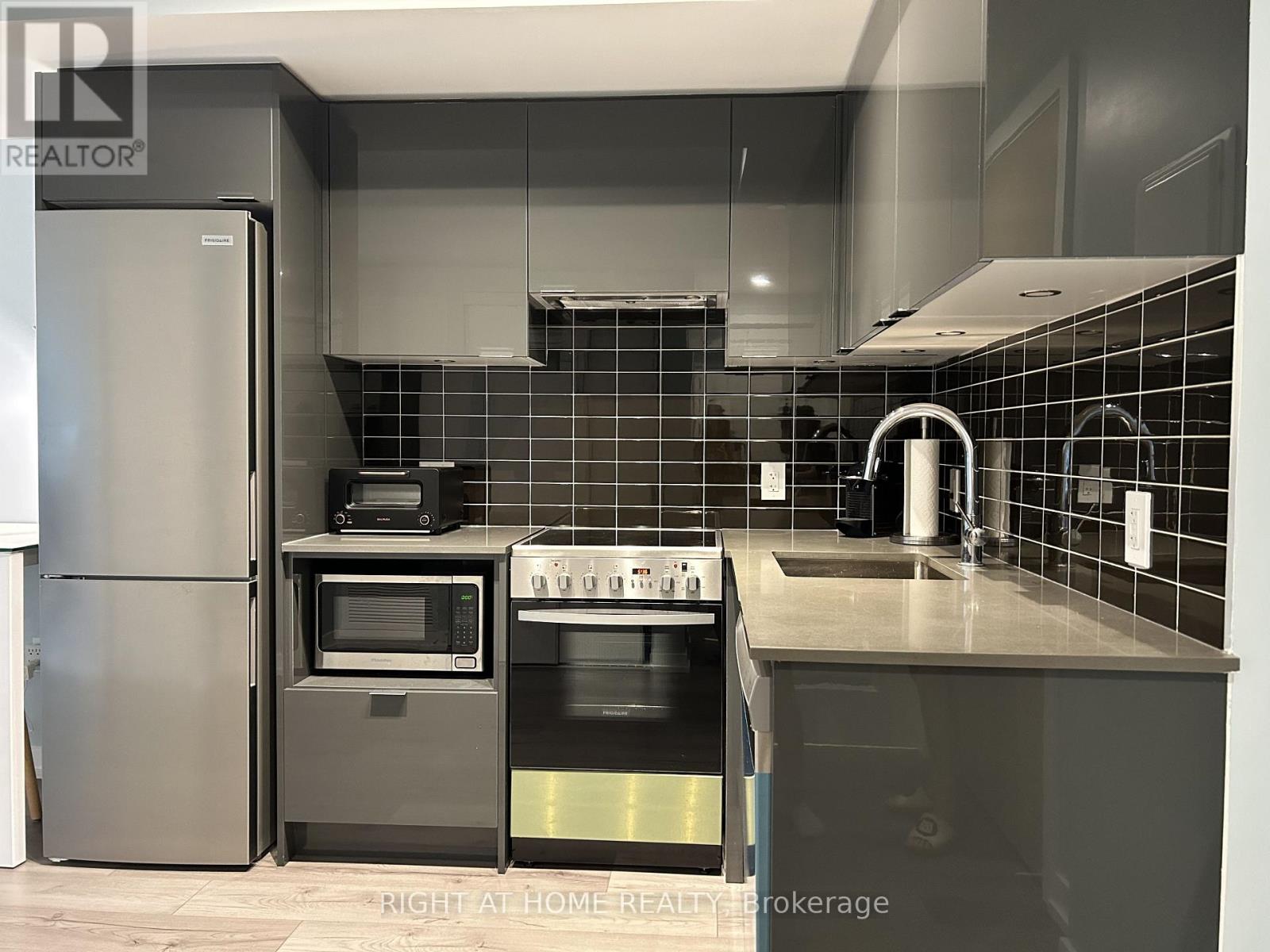 1303 - 395 Bloor Street E, Toronto, Ontario  M4W 0B4 - Photo 6 - C12883706