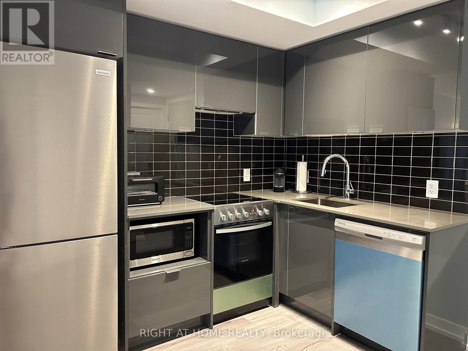 1303 - 395 Bloor Street E, Toronto, Ontario  M4W 0B4 - Photo 7 - C12883706