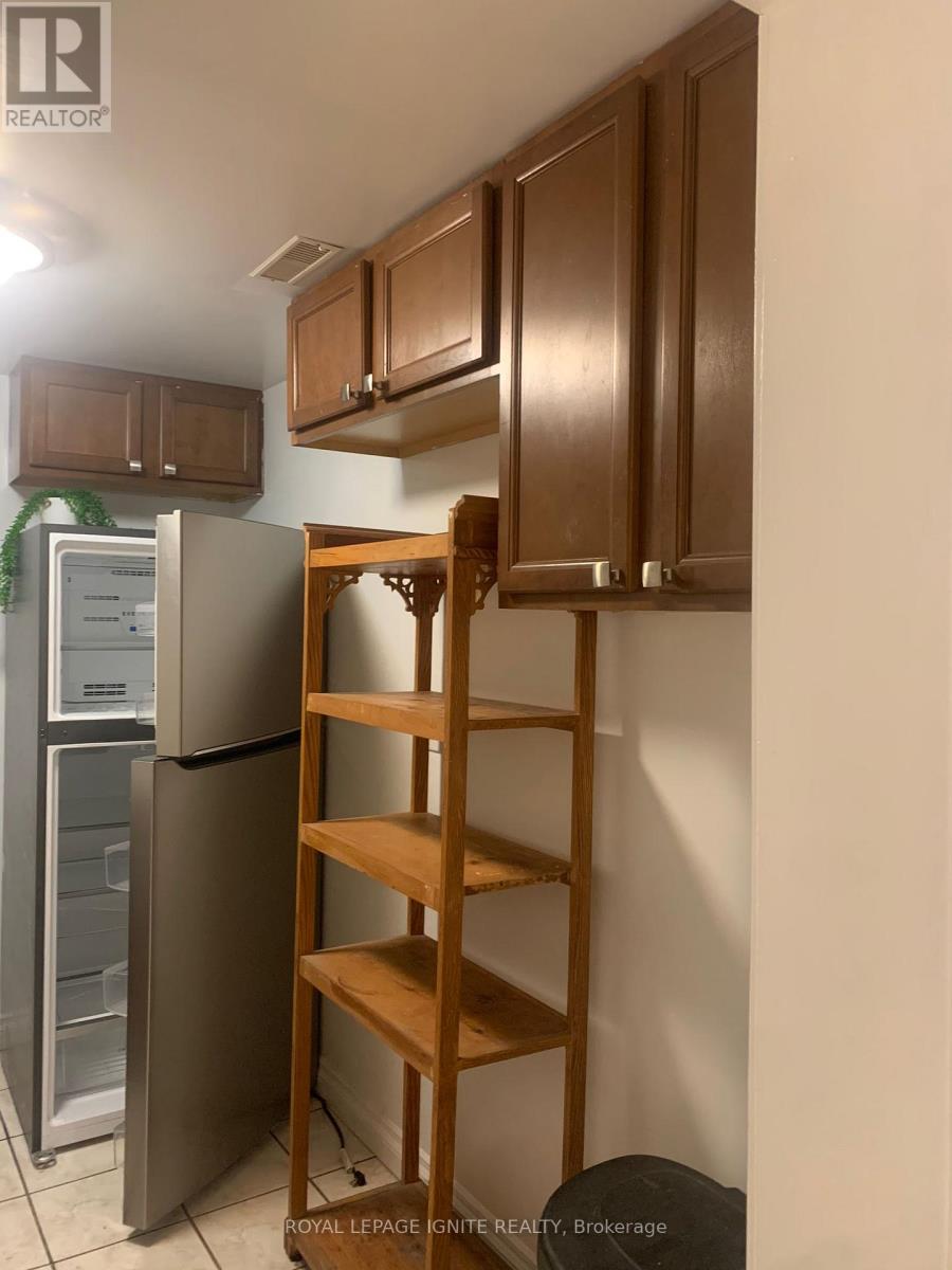 Lower - 200 Phyllis Avenue, Toronto, Ontario  M1M 1Z1 - Photo 8 - E12883680