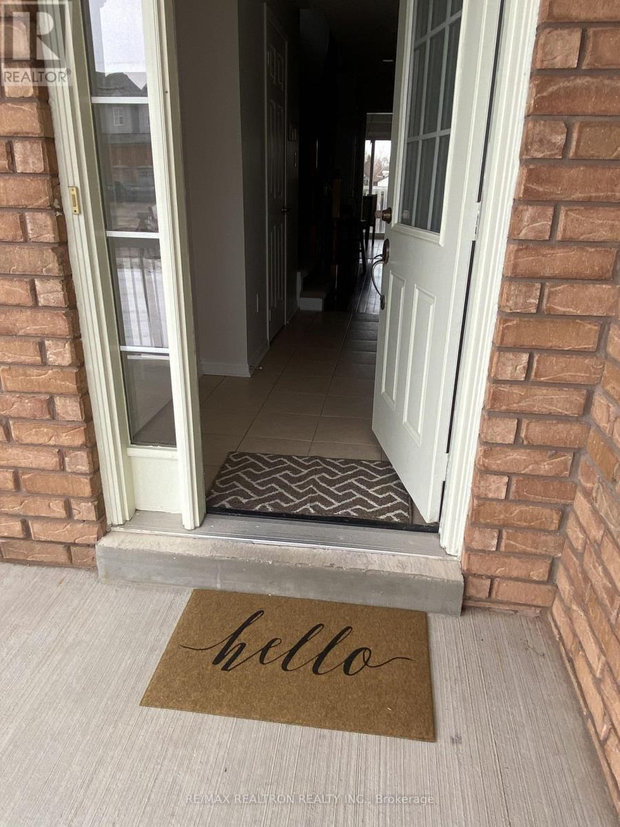 70 Commonwealth Road, Barrie, Ontario  L4M 0C9 - Photo 2 - S12883710