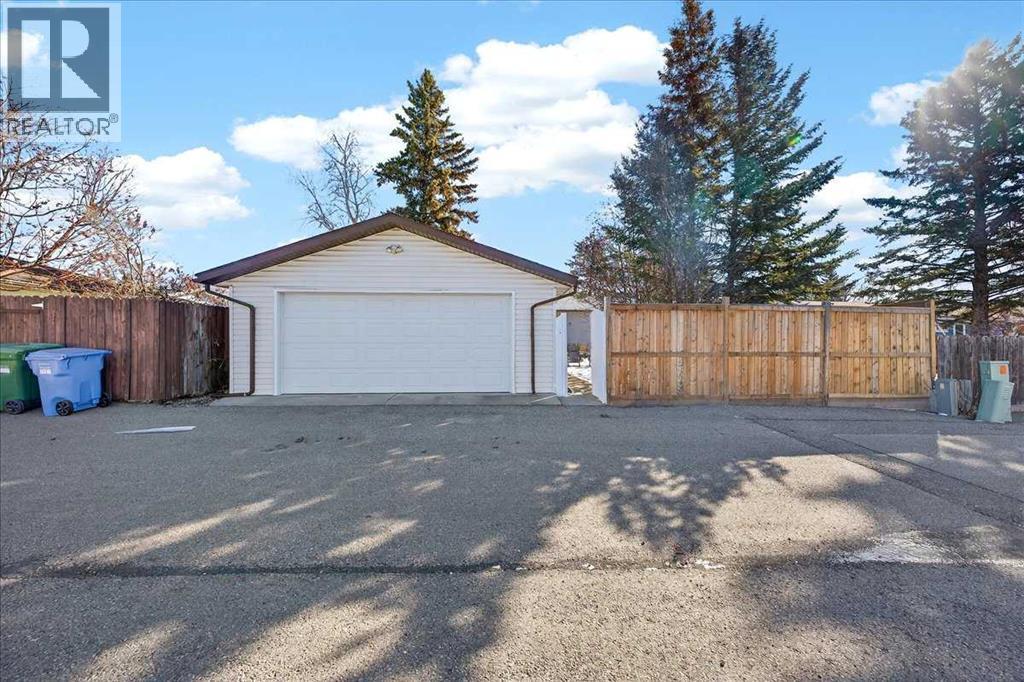 215 Pinegrove Close Ne, Calgary, Alberta  T1Y 1L4 - Photo 31 - A2292033